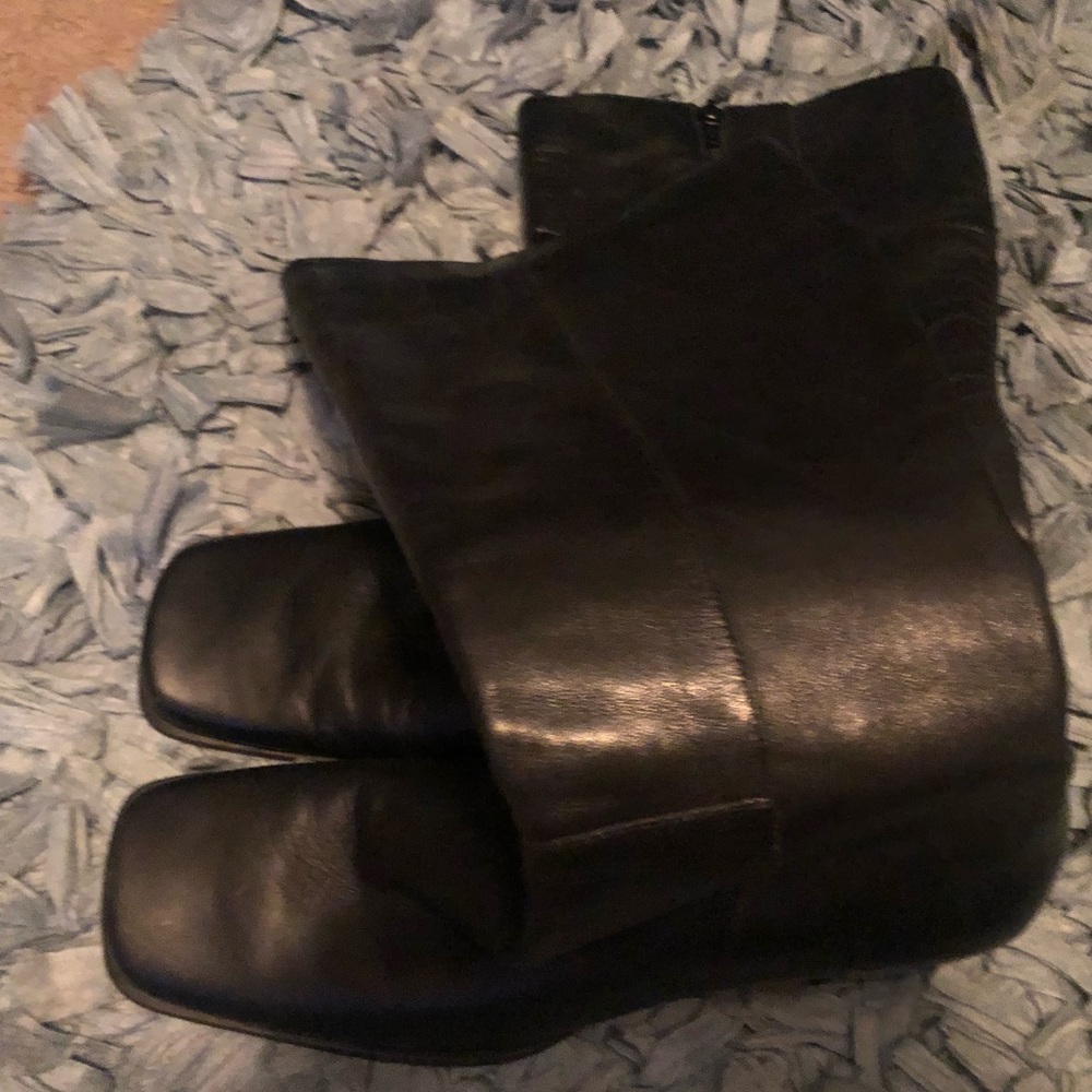 Square toe boots! Dress them up or down!
